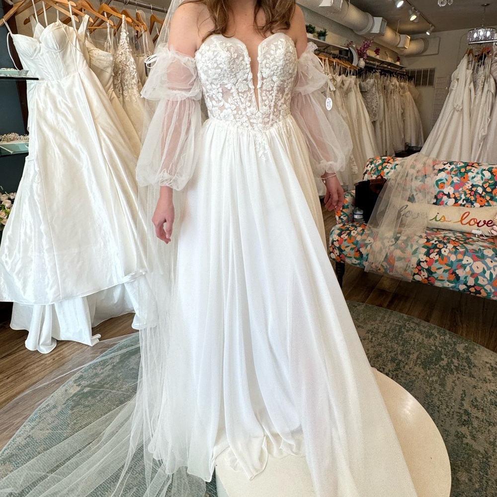White Detachable Tulle Bridal Sleeves - Stella York - Picture 6 of 7